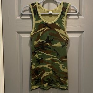 Xuehuaqing Camo Tank Top Womens SZ XL. Fits more like a Large!